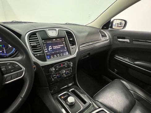 Used 2023 Chrysler 300 Touring L w/ Comfort Group image 23