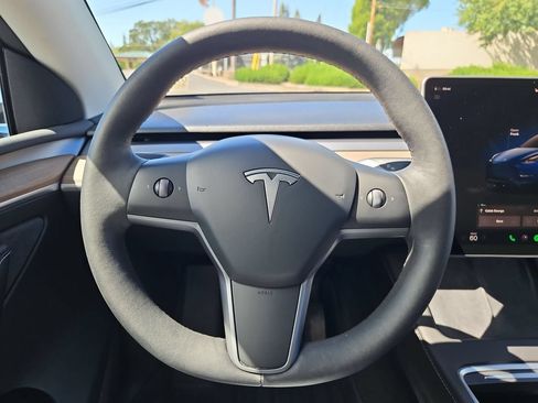 Used 2023 Tesla Model Y Long Range AWD/4WD image 14