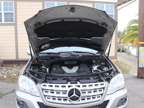 Used 2009 Mercedes-Benz ML 320 BlueTEC 4MATIC image 11