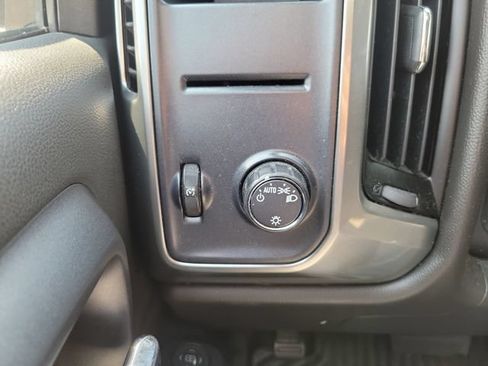 Used 2018 Chevrolet Silverado 1500 LT RWD image 21