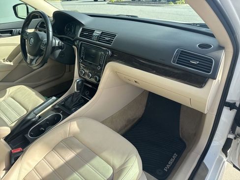 Used 2015 Volkswagen Passat TDI SEL Premium image 26