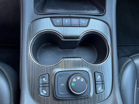 Used 2023 GMC Acadia SLT image 42