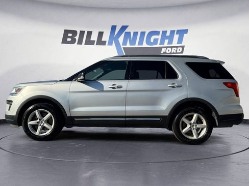 Used 2018 Ford Explorer XLT w/ Equipment Group 202A image 2