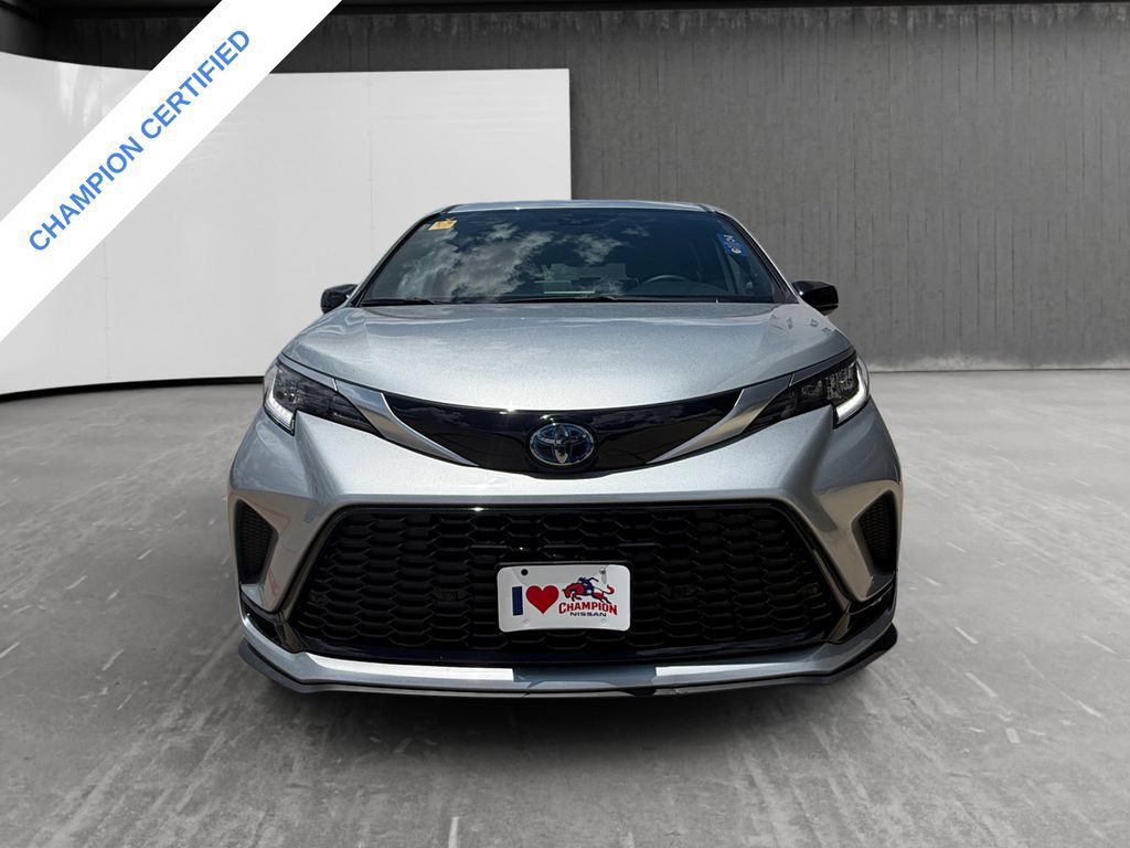 Used 2023 Toyota Sienna XSE FWD image 8