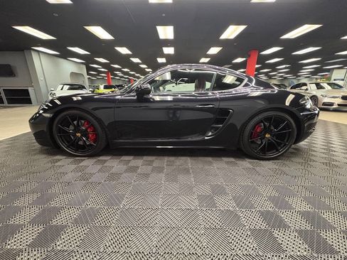 Used 2018 Porsche 718 Cayman GTS image 8