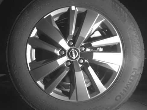 Used 2025 Nissan Pathfinder SV AWD/4WD image 14