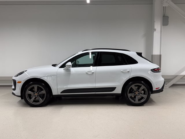 Certified 2026 Porsche Macan AWD/4WD image 2