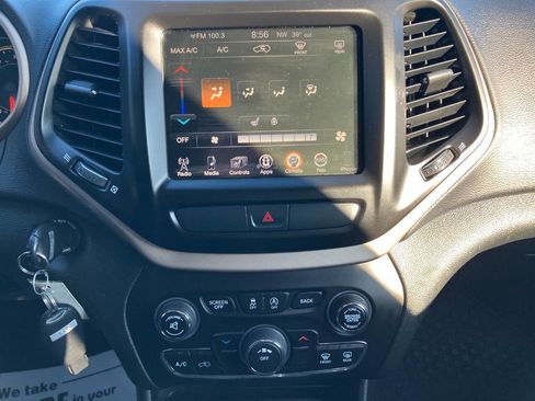 Used 2016 Jeep Cherokee Latitude w/ Cold Weather Group image 19