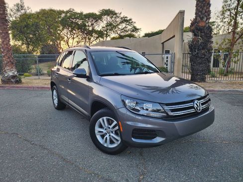 Used 2015 Volkswagen Tiguan S FWD image 2