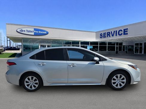 Used 2026 Toyota Corolla LE FWD image 9