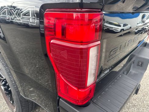 Used 2022 Ford F350 Lariat w/ Lariat Ultimate Package AWD/4WD image 9