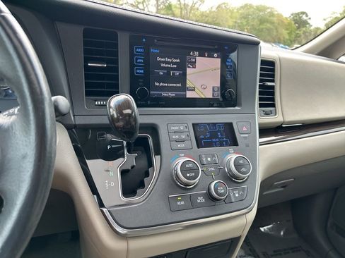 Used 2017 Toyota Sienna XLE w/ XLE Navigation Package image 33