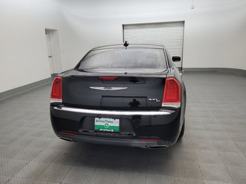 Used 2015 Chrysler 300 C RWD image 7