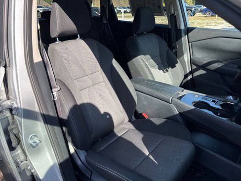 Used 2025 Nissan Rogue SV image 38