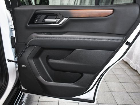 Used 2025 GMC Yukon Denali image 15