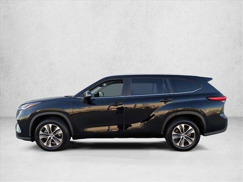 Used 2023 Toyota Highlander XLE image 9