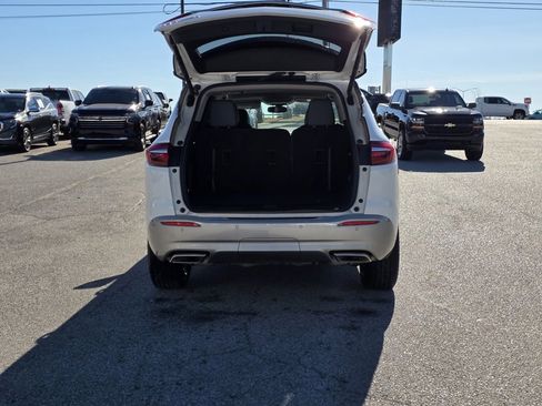 Used 2021 Buick Enclave Essence image 7