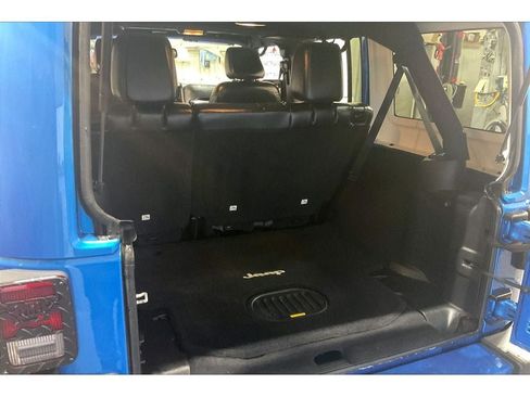 Used 2016 Jeep Wrangler Unlimited Sahara w/ Connectivity Group image 10