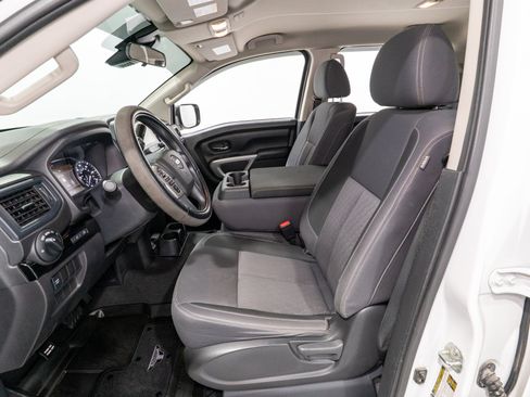 Used 2022 Nissan Titan SV RWD image 16