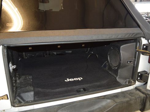 Used 2014 Jeep Wrangler Unlimited Rubicon w/ Connectivity Group image 13