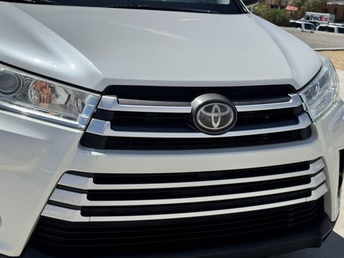 Used 2018 Toyota Highlander LE FWD image 7