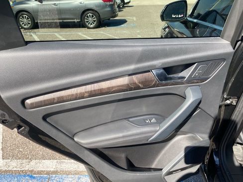 Used 2018 Audi Q5 Prestige w/ Prestige Package image 12