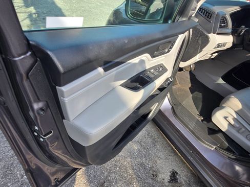 Used 2019 Honda Odyssey EX-L image 7