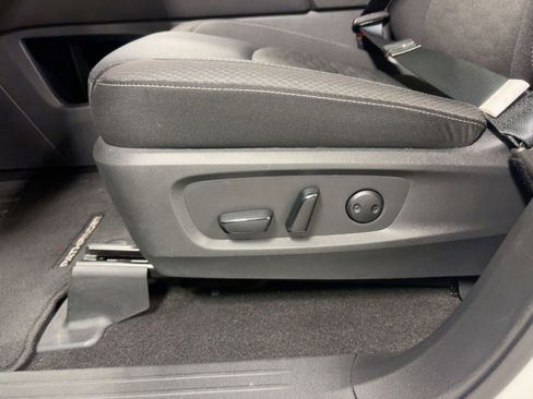 Used 2025 Nissan Pathfinder SV image 13