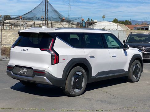 New 2026 Kia EV9 Wind AWD/4WD image 3
