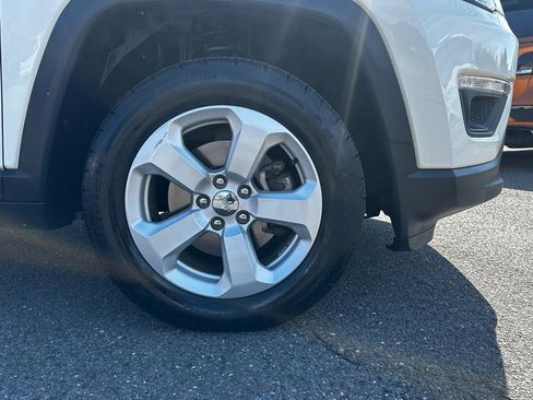 Used 2018 Jeep Compass Latitude w/ Cold Weather Group AWD/4WD image 21