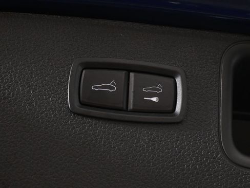 Used 2025 Porsche Macan AWD/4WD image 42