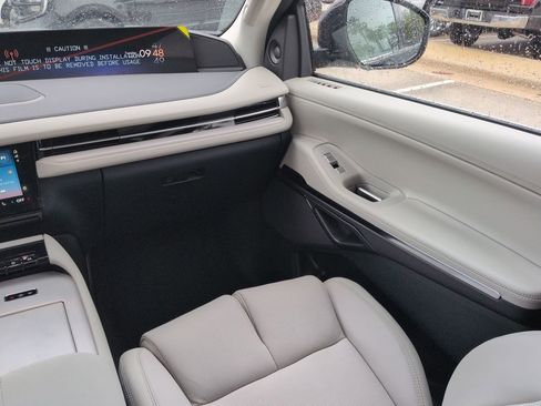 New 2026 Lincoln Navigator Premiere AWD/4WD image 17