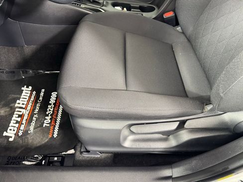 Used 2025 Toyota Corolla LE image 12