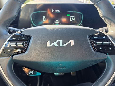 Certified 2023 Kia Niro EX Touring FWD image 19