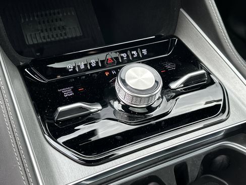 New 2026 Jeep Grand Wagoneer Limited AWD/4WD image 4