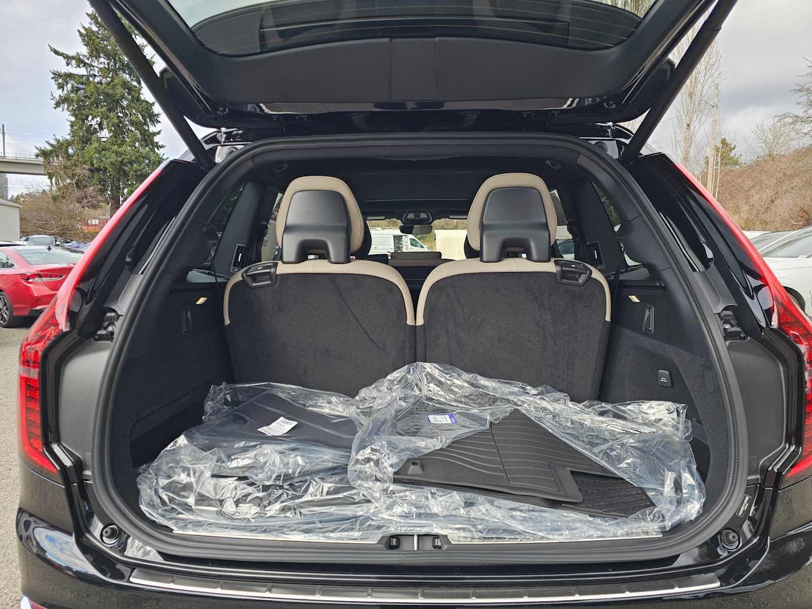 New 2026 Volvo XC90 T8 Plus w/ Protection Package AWD/4WD image 18