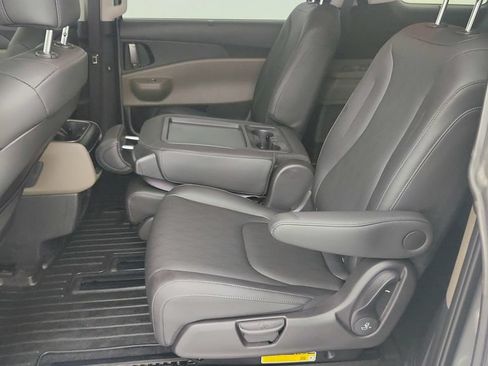 Used 2026 Kia Carnival EX FWD image 25