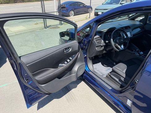 Used 2018 Nissan Leaf SV w/ Protection Package FWD image 9