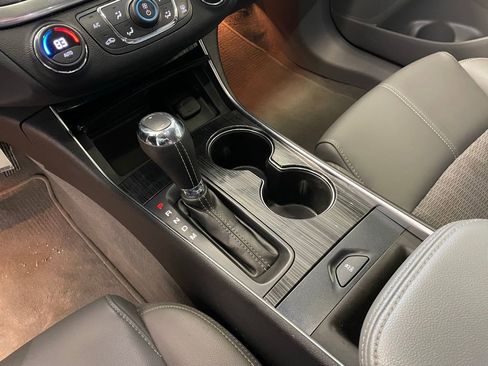 Used 2017 Chevrolet Impala LT image 9