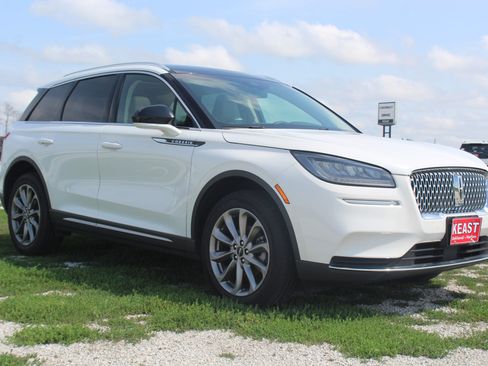 Used 2022 Lincoln Corsair AWD w/ Premium Package image 3