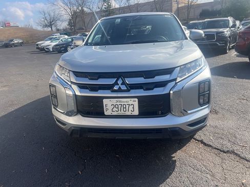 Used 2025 Mitsubishi Outlander Sport SE image 2