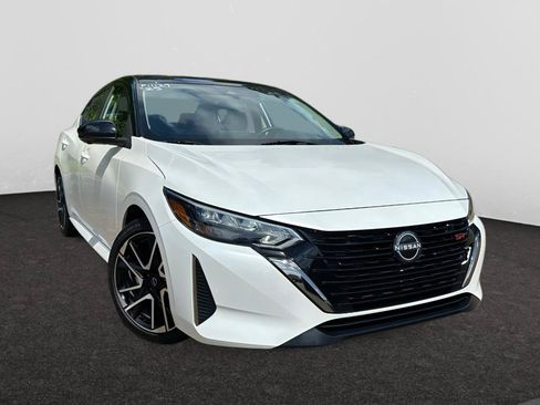 Used 2025 Nissan Sentra SR w/ SR Premium Package FWD image 1
