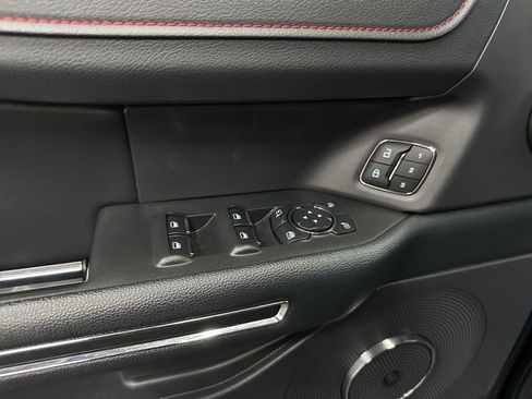 Used 2024 Ford Expedition Limited image 17