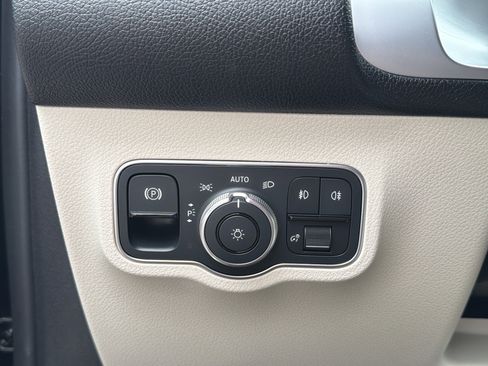 Certified 2022 Mercedes-Benz GLB 250 4MATIC image 15