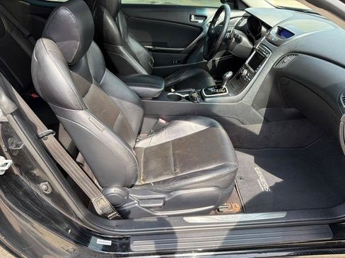 Used 2011 Hyundai Genesis 3.8 RWD image 10