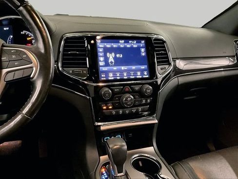Used 2020 Jeep Grand Cherokee Overland AWD/4WD image 6