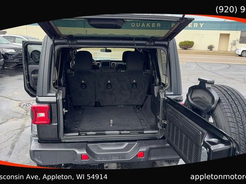 Used 2019 Jeep Wrangler Unlimited Sahara w/ Safety Group image 16