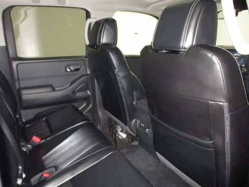 Used 2024 Nissan Frontier SL w/ Technology Package AWD/4WD image 16