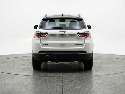 Used 2025 Jeep Compass Trailhawk AWD/4WD image 7