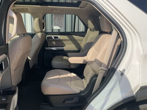 Used 2022 Ford Explorer XLT w/ Equipment Group 202A image 18